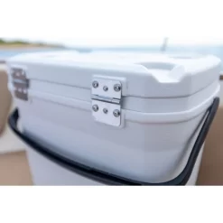 Coleman 28QT Xtreme Marine Cooler 32 Coleman 28QT Xtreme Marine Cooler -Camping Online Store COOLER20XTREME20MARINE2028QT20PERSONAL20200003739820Lifestyle204 550x550w